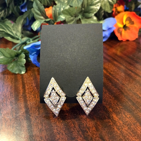 2 Pair Vintage Clip On Earrings, Rhinestone, White Lucite - Picture 16 of 16